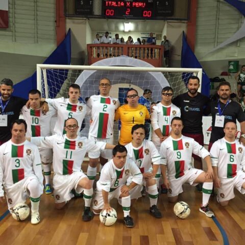 Portugal empata com Chile na estreia