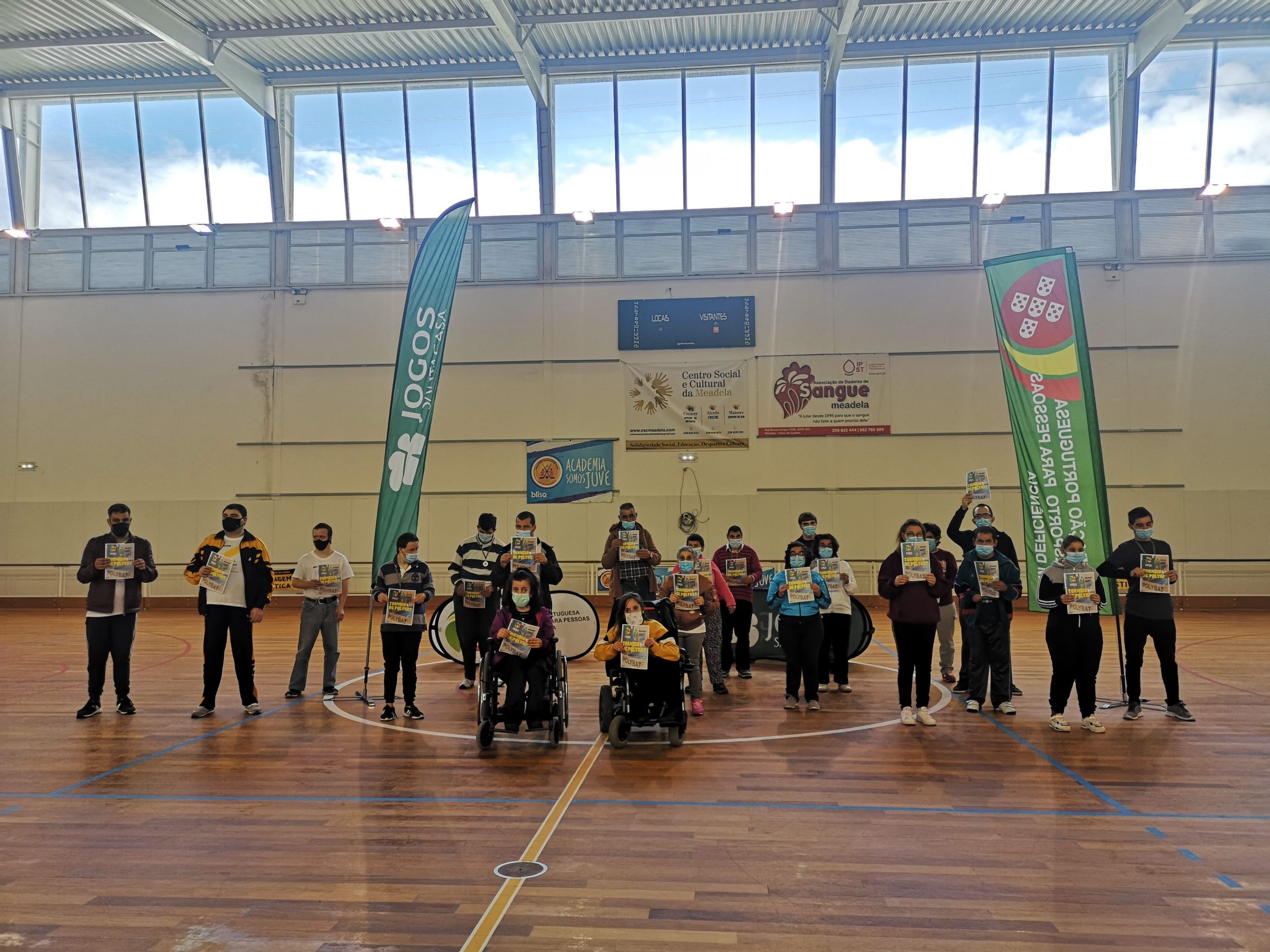 Participantes do Curso de Formação de Árbitros e um Torneio de Polybat